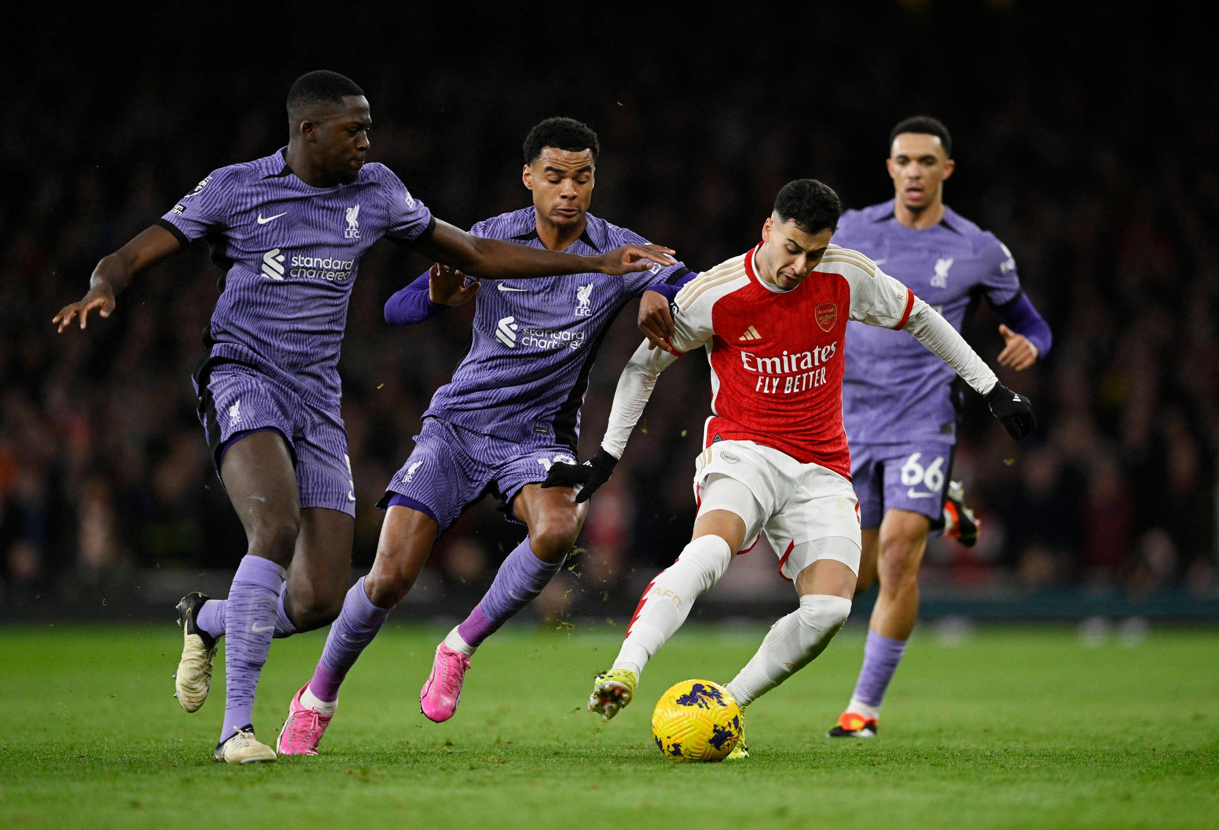 转折点!阿森纳防线松动,欧联转会期攻防权衡,底气十足,赛程密集仍需轮换的简单介绍 转折点!阿森纳防线松动,欧联转会期攻防权衡,底气十足,赛程密集仍需轮换的简单介绍