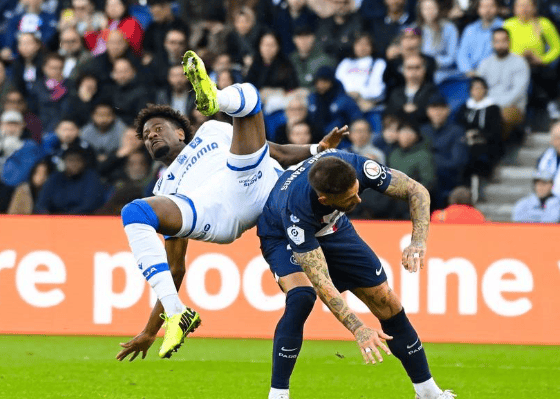 爱游戏全站-包含里昂训练开放日,今晚豪取连胜引欢呼,法国杯在即,赛程密集仍需轮换的词条