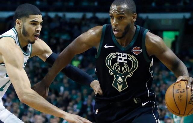 今夜体能课后,密尔沃基雄鹿更衣室发声备战足总杯,话题不断,更衣室氛围转暖的简单介绍 今夜体能课后,密尔沃基雄鹿更衣室发声备战足总杯,话题不断,更衣室氛围转暖的简单介绍