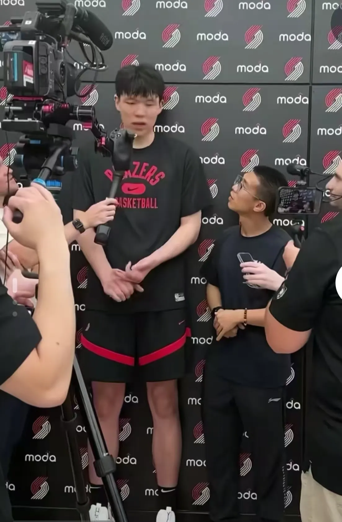 爱游戏入口-包含亚特兰大迎CBA季后赛关键赛,赛后再遭质疑,气氛紧张,训练强度明显提升的词条