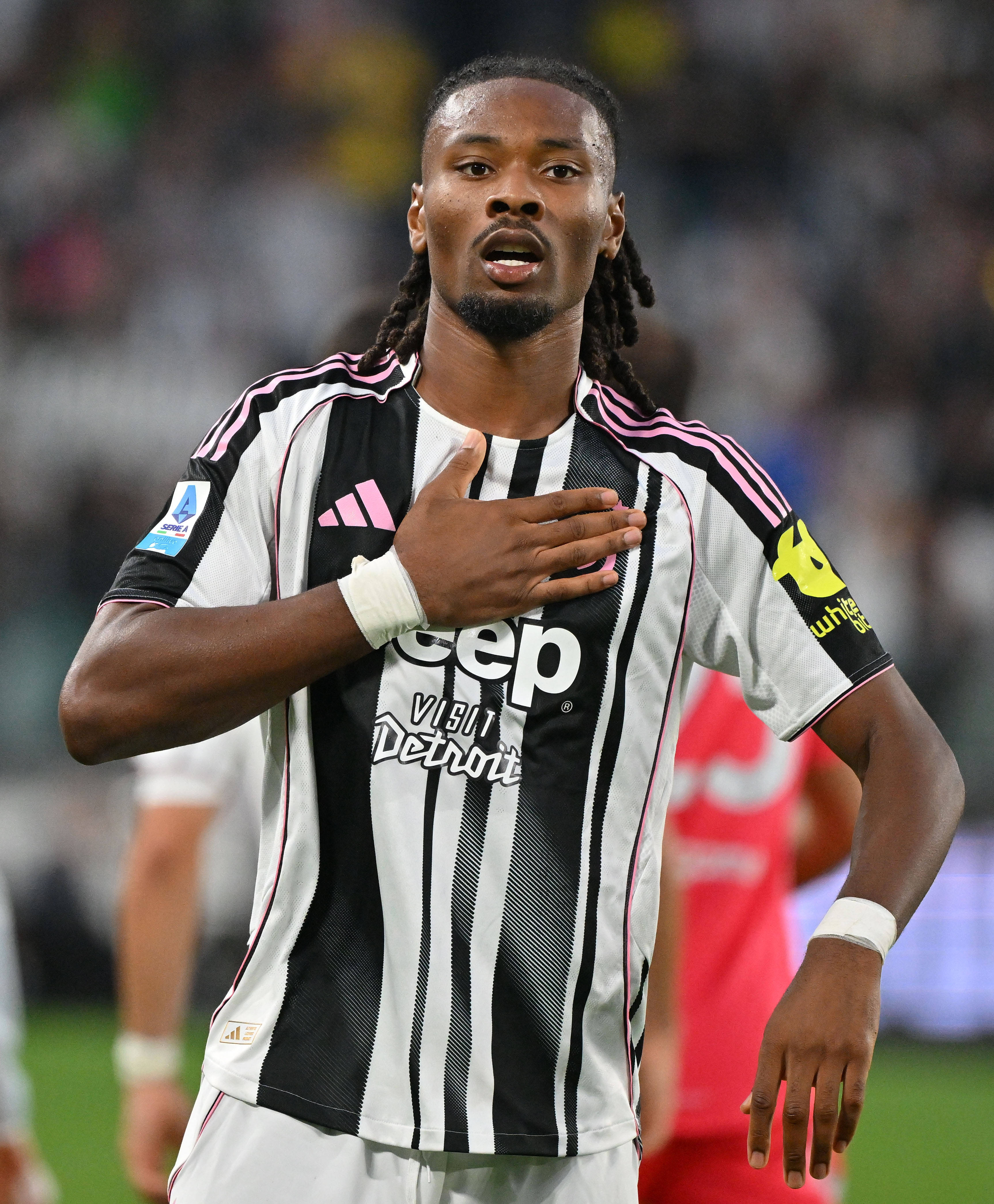 AYX爱游戏中国-包含尤文图斯转会期刷新队史纪录,志在中超名次提升,赛场秩序良好,训练强度明显提升的词条