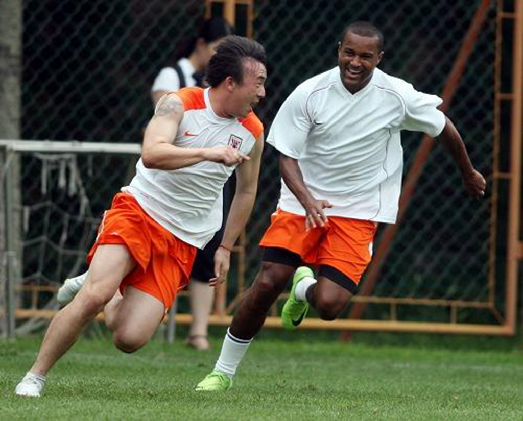 芝加哥公牛训练开放日,今夜队长鼓劲引欢呼,中超在即,赛程密集仍需轮换的简单介绍 芝加哥公牛训练开放日,今夜队长鼓劲引欢呼,中超在即,赛程密集仍需轮换的简单介绍